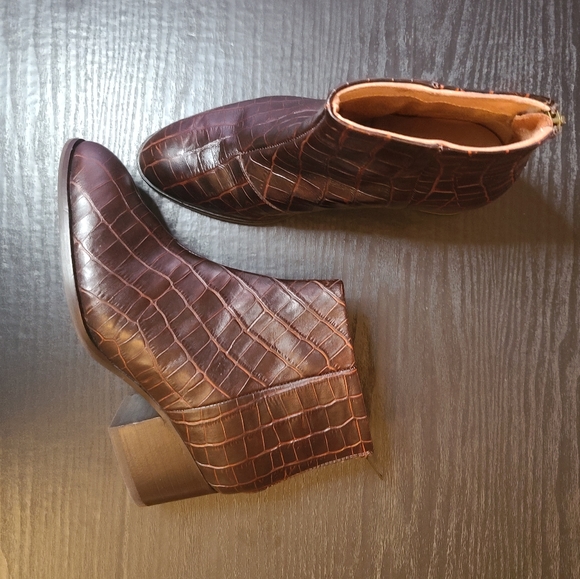 Seychelles Floodplain Booties - Picture 2 of 8